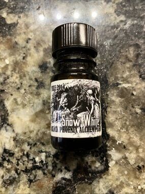 Snow White BPAL like new